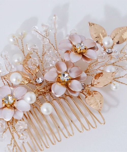 Cupid Heart（キューピッドハート）の「【Cupid Heart】結婚式アクセ！メタリックフラワーパールビジューヘアコーム（バレッタ/ヘアクリップ・レディース・ゴールド・MEDIUM）」の7枚目の写真