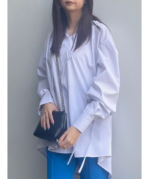 MURUA（ムルーア）の「スリーブドロストチュニックシャツ（シャツ/ブラウス・レディース・ホワイト/その他1・FREE）」の2枚目の写真