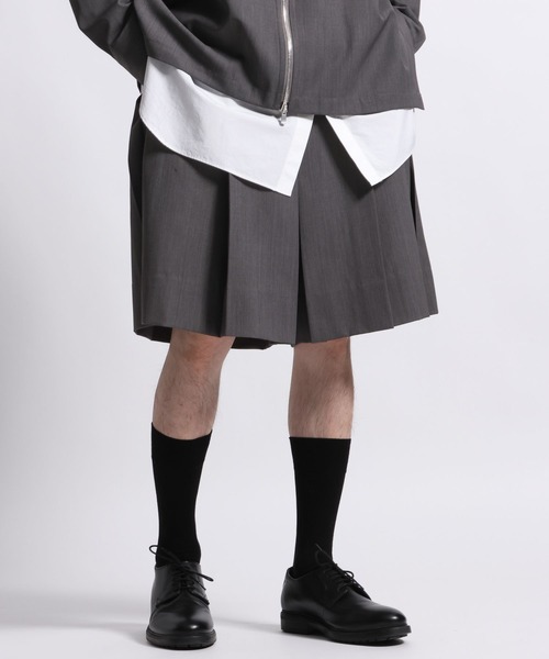STERNBERG（スタンバーグ）の「STERNBERG/プリーツショートパンツ