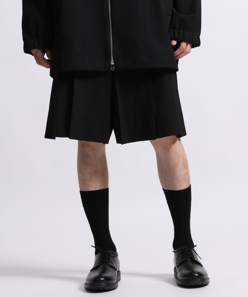 STERNBERG（スタンバーグ）の「STERNBERG/プリーツショートパンツ