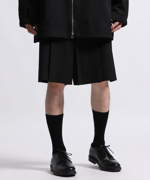STERNBERG スタンバーグ フェイクレザー ショートパンツ ブラック L STERNBERG（スタンバーグ）の「STERNBERG/プリーツショートパンツ