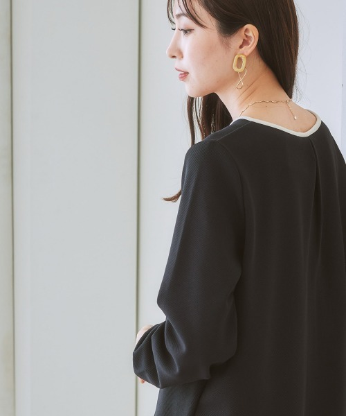 7days Life Styling(セブンデイズライフスタイリング)の「【裏側起毛】配色使いキーネックトップス(Tシャツ/カットソー・レディース・アイボリー/ブラック・L/S/LL/M)」の4枚目の写真