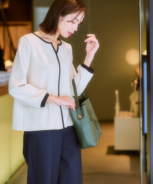 7days Life Styling(セブンデイズライフスタイリング)の「【裏側起毛】配色使いキーネックトップス(Tシャツ/カットソー・レディース・アイボリー/ブラック・L/S/LL/M)」の10枚目の写真