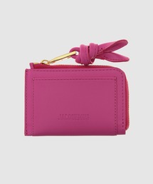 赤シャツ財布パンツデニム靴にJACQUEMUSジャックムスワンピース JACQUEMUS(ジャックムス) ストラップ付ウォレット ネイビー