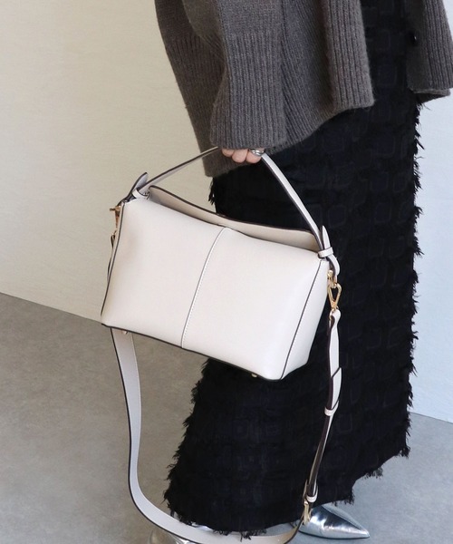 MIAN （ミアン）の「重ねフラップ2wayハンドバッグ（ハンドバッグ・レディース・モカ/アイボリー/ブラック・FREE）」の2枚目の写真