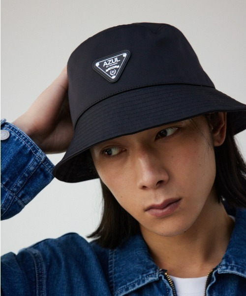 AZUL by moussy(アズールバイマウジー)の「ロゴプレートバケットハット(ハット・メンズ・ブラック・FREE)」の1枚目の写真