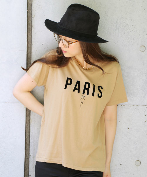 AZUL by moussy(アズールバイマウジー)の「30/-C天竺ハンドサインロゴT(Tシャツ/カットソー・レディース・ブラック/ベージュ/オフホワイト・SMALL/LARGE/MEDIUM/X-LARGE)」の3枚目の写真