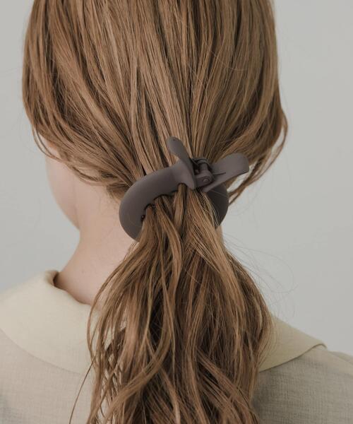 SMELLY（スメリー）の「ムルコギバンスクリップ（バレッタ/ヘアクリップ・レディース・ブラウン・-）」の2枚目の写真