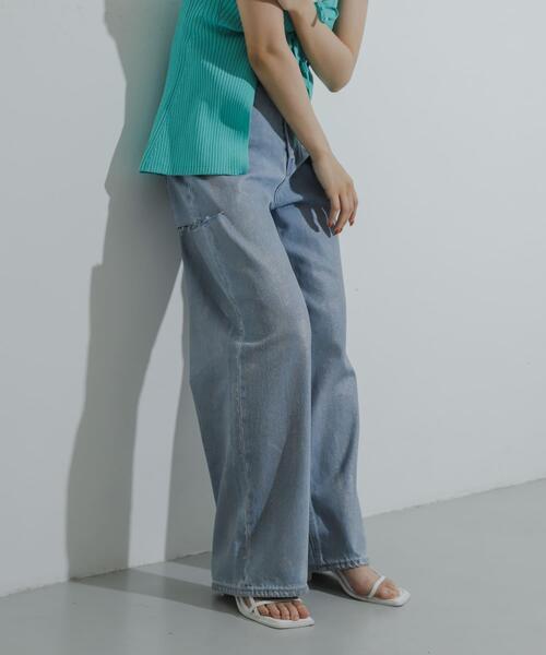 SENSE OF PLACE by URBAN RESEARCH(センスオブプレイスバイアーバンリサーチ)の「ハクプリントクラッシュワイドデニム(デニムパンツ・レディース・ライトインディゴブルー/ライトブルー・SMALL/MEDIUM)」の2枚目の写真