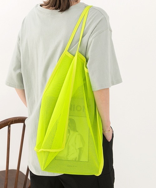 ad thie（アドティエ）の「幅広マチ メッシュマルチバッグ（トートバッグ・レディース・ブラック/ベージュ/イエロー/グリーン・FREE）」の4枚目の写真