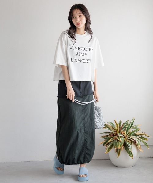 LOWRYS FARM（ローリーズファーム）の「メッセージショートＴＳＳ 125043（Tシャツ/カットソー・レディース・チャコールグレー/オフホワイト/アイボリー・FREE）」の4枚目の写真