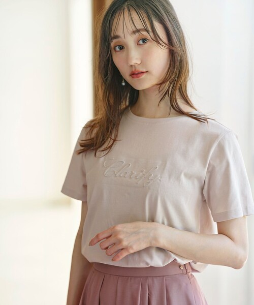 ANY SIS(エニィスィス)の「エンボスロゴ Tシャツ(Tシャツ/カットソー・レディース・ライトグレー系/ダークブラウン系/アイボリー系/ネイビー系・2)」の2枚目の写真