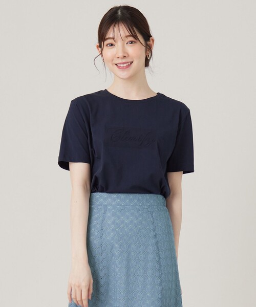 ANY SIS(エニィスィス)の「エンボスロゴ Tシャツ(Tシャツ/カットソー・レディース・ライトグレー系/ダークブラウン系/アイボリー系/ネイビー系・2)」の1枚目の写真