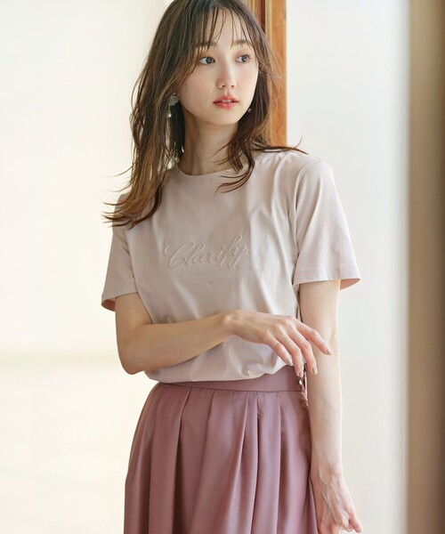 ANY SIS(エニィスィス)の「エンボスロゴ Tシャツ(Tシャツ/カットソー・レディース・ライトグレー系/ダークブラウン系/アイボリー系/ネイビー系・2)」の15枚目の写真
