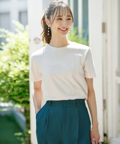 ANY SIS(エニィスィス)の「エンボスロゴ Tシャツ(Tシャツ/カットソー・レディース・ライトグレー系/ダークブラウン系/アイボリー系/ネイビー系・2)」の16枚目の写真