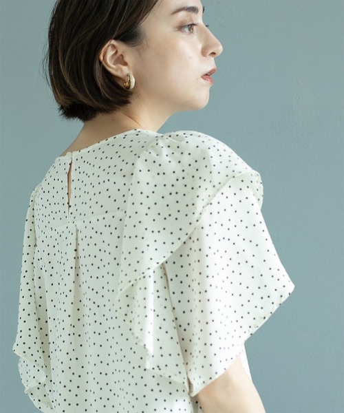 OPAQUE.CLIP（オペークドットクリップ）の「◆《美人百花掲載》ドットプリントフレアスリーブ【洗濯機洗い可】（シャツ/ブラウス・レディース・ホワイト系3/ブラック系/ネイビー系・40/38/42）」の7枚目の写真