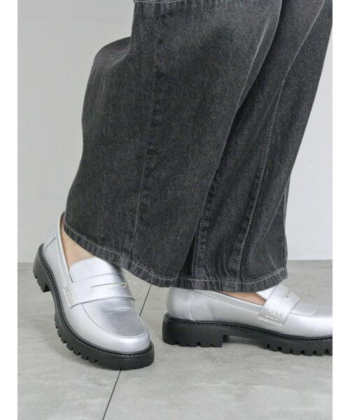 Samansa Mos2 blue（サマンサモスモスブルー）の「【ふっくらクッション】厚底ローファー（ドレスシューズ・レディース・ブラック/シルバー・L/M）」の2枚目の写真