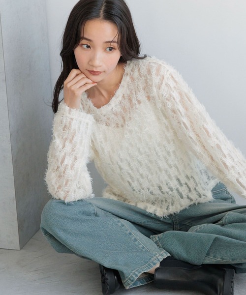 LOWRYS FARM（ローリーズファーム）の「フェザーチュールＬＳ 143653（Tシャツ/カットソー・レディース・グレー/ブラック/ホワイト・FREE）」の2枚目の写真