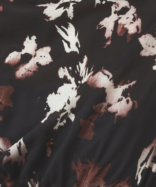 OPAQUE.CLIP（オペークドットクリップ）の「◆フラワープリント フィット＆フレアワンピース【洗濯機洗い可】（ワンピース・レディース・ベージュ系その他3/ブラック系・40/38/42）」の19枚目の写真