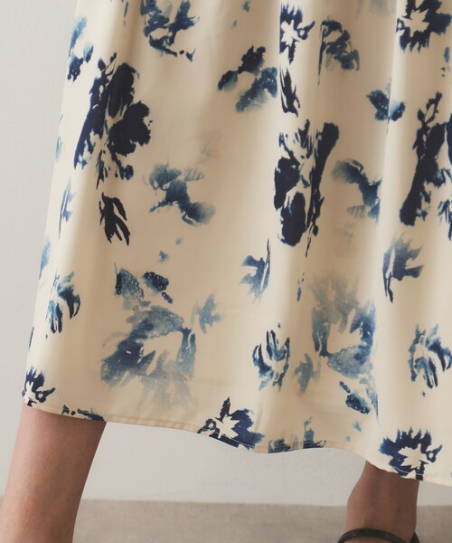 OPAQUE.CLIP（オペークドットクリップ）の「◆フラワープリント フィット＆フレアワンピース【洗濯機洗い可】（ワンピース・レディース・ベージュ系その他3/ブラック系・40/38/42）」の6枚目の写真