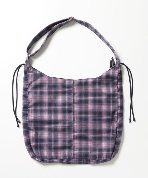 SEQUENZ（シークエンズ）の「【SEQUENZ（シークエンズ）】SHOULDER GATHER BAG / テック ショルダーバッグ 調節可能 ドローコード（ショルダーバッグ・レディース・ネイビー/その他1/その他2/ブラック/レッド/その他3/グリーン/ピンク・FREE）」の10枚目の写真