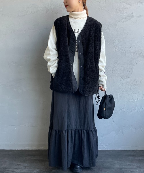 UNIVERSAL OVERALL（ユニバーサルオーバーオール）の「[UNIVERSAL OVERALL/ユニバーサルオーバーオール] 別注 リバーシブルボアベスト（ベスト・レディース・ブラック/グレイッシュベージュ・M/L/XL）」の4枚目の写真