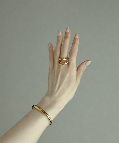 ISOLATION（アイソレーション）の「【ISOLATION / アイソレーション】Silver925 Bold Bangle / シルバー925 ボールドバングル（バングル/リストバンド・レディース・ゴールド・S/M）」の2枚目の写真