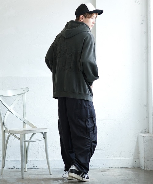 SIDEWAY STANCE（サイドウェイスタンス）の「【SIDEWAY STANCE】ピグメント 刺しゅうデザイン スウェット ジップパーカー（パーカー・メンズ・ブラック/ブラウン系/ブラウン/ブラック系・SMALL/MEDIUM/LARGE/X-LARGE）」の19枚目の写真