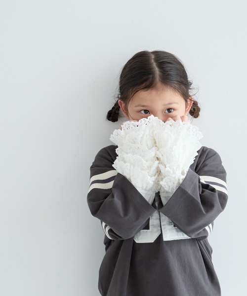 LOWRYS FARM（ローリーズファーム）の「ソデレースフリルＬＳ　152892（Tシャツ/カットソー・キッズ・アイボリー/ブラック/ホワイト・110cm/120cm/130cm/140cm/150cm）」の2枚目の写真