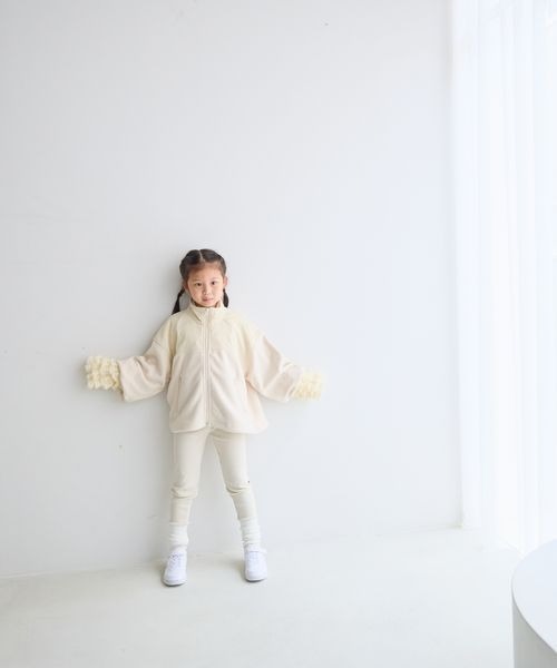 LOWRYS FARM（ローリーズファーム）の「ソデレースフリルＬＳ　152892（Tシャツ/カットソー・キッズ・アイボリー/ブラック/ホワイト・110cm/120cm/130cm/140cm/150cm）」の4枚目の写真