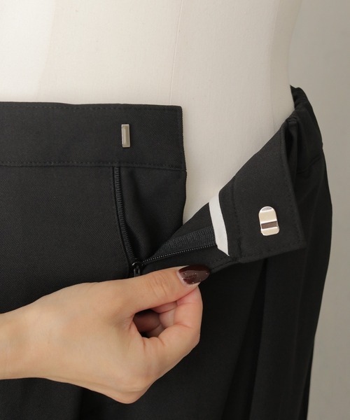 cheriella(シェリエラ)の「【cheriella】センタータックワイドパンツ CENTER TUCK WIDE PANTS(スラックス・レディース・チャコール/ブラック・FREE)」の7枚目の写真