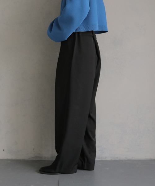 cheriella(シェリエラ)の「【cheriella】センタータックワイドパンツ CENTER TUCK WIDE PANTS(スラックス・レディース・チャコール/ブラック・FREE)」の15枚目の写真