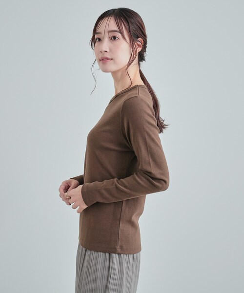 DRESKIP（ドレスキップ）の「【S-LL】頼れる1枚 フライスコットン クルーネックロンT（Tシャツ/カットソー・レディース・ダークブラウン/オフホワイト/ブラック/ライトベージュ・01/02/03/04）」の14枚目の写真