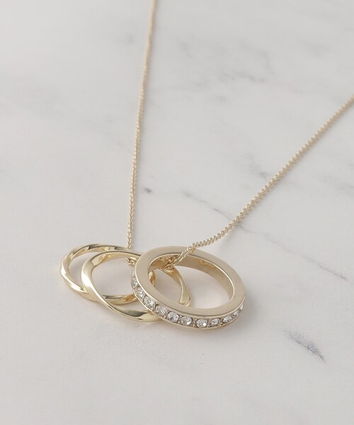 SHOO・LA・RUE（シューラルー）の「◆トリプルカスタムリングネックレス（ネックレス・レディース・ピンクゴールド/ゴールド/シルバー系その他/シルバー・00）」の3枚目の写真