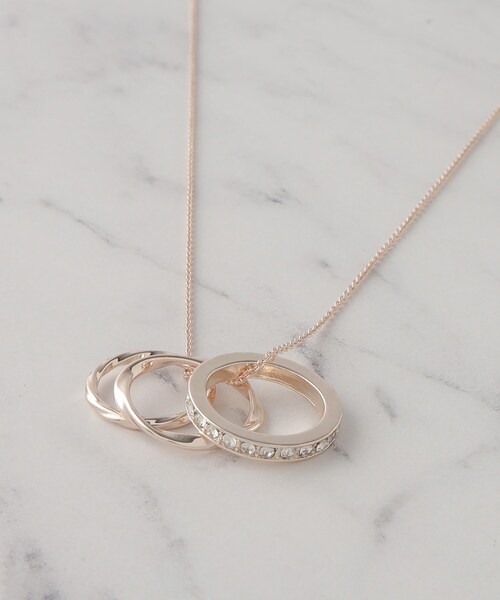 SHOO・LA・RUE（シューラルー）の「◆トリプルカスタムリングネックレス（ネックレス・レディース・ピンクゴールド/ゴールド/シルバー系その他/シルバー・00）」の6枚目の写真