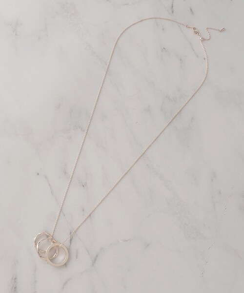 SHOO・LA・RUE（シューラルー）の「◆トリプルカスタムリングネックレス（ネックレス・レディース・ピンクゴールド/ゴールド/シルバー系その他/シルバー・00）」の7枚目の写真