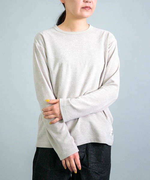OMNIGOD（オムニゴッド）の「[OMNIGOD womens / オムニゴッド] パイル クルーネックTシャツ（Tシャツ/カットソー・レディース・グレイッシュベージュ/ホワイト/ネイビー・2/3）」の2枚目の写真