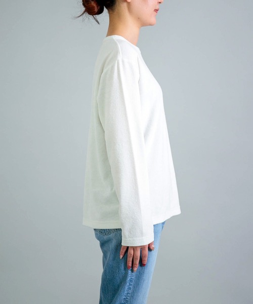 OMNIGOD（オムニゴッド）の「[OMNIGOD womens / オムニゴッド] パイル クルーネックTシャツ（Tシャツ/カットソー・レディース・グレイッシュベージュ/ホワイト/ネイビー・2/3）」の9枚目の写真