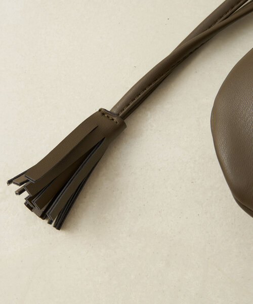 CIAOPANIC(チャオパニック)の「星スタッズタッセル巾着バッグ(ショルダーバッグ・レディース・ブラック/ブラウン/レッド・FREE)」の9枚目の写真