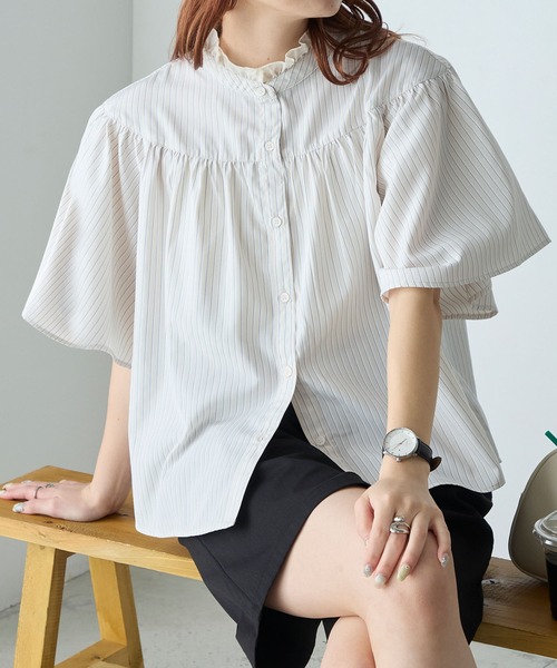 BONLECILL(ボンルシール)の「フリルネックギャザーブラウス(シャツ/ブラウス・レディース・ブラック/キナリ/オフホワイト/ライトブルー/クリーム・FREE)」の4枚目の写真