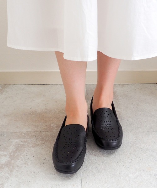 あしながおじさん（アシナガオジサン）の「軽量｜ソフトモカシューズ　2410191（モカシン/デッキシューズ・レディース・ブラック/アイボリー・22.5cm/24.5cm/24cm/23.5cm/23cm）」の2枚目の写真