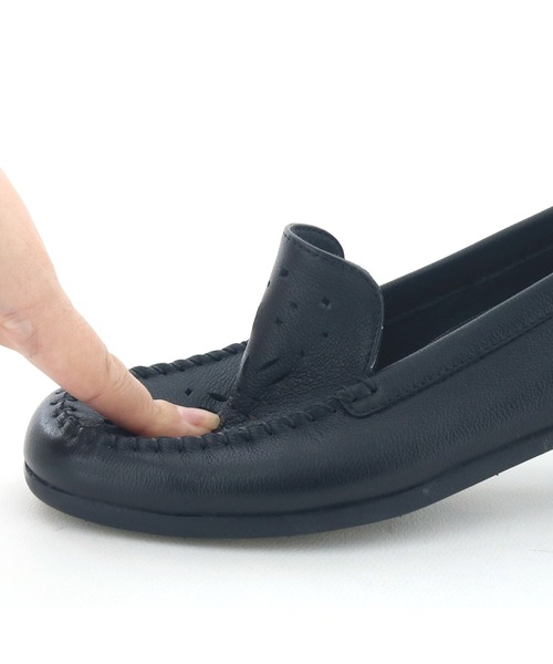 あしながおじさん（アシナガオジサン）の「軽量｜ソフトモカシューズ　2410191（モカシン/デッキシューズ・レディース・ブラック/アイボリー・22.5cm/24.5cm/24cm/23.5cm/23cm）」の16枚目の写真