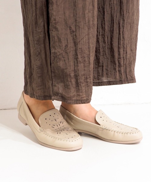 あしながおじさん（アシナガオジサン）の「軽量｜ソフトモカシューズ　2410191（モカシン/デッキシューズ・レディース・ブラック/アイボリー・22.5cm/24.5cm/24cm/23.5cm/23cm）」の9枚目の写真