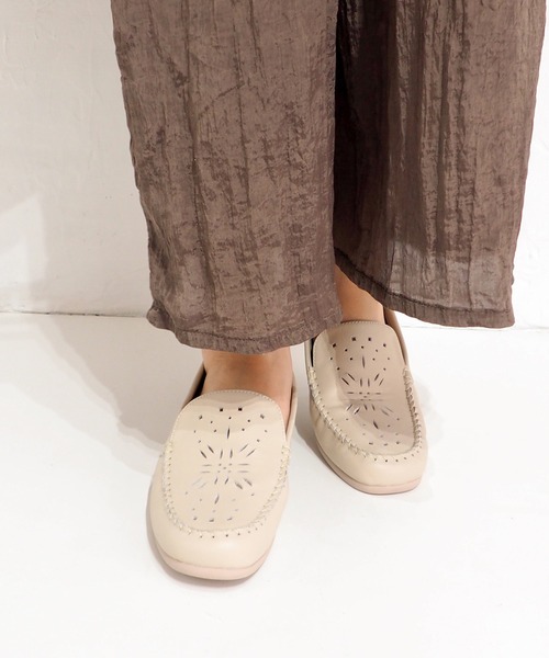 あしながおじさん（アシナガオジサン）の「軽量｜ソフトモカシューズ　2410191（モカシン/デッキシューズ・レディース・ブラック/アイボリー・22.5cm/24.5cm/24cm/23.5cm/23cm）」の10枚目の写真