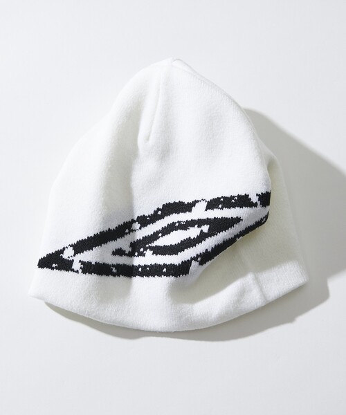 UMBRO（アンブロ）の「UMBRO/アンブロ 別注 Splash Logo Beanie/スプラッシュ ロゴ ビーニー（ニットキャップ/ビーニー・メンズ・チャコールグレー/ブルー/ブラック/ホワイト/レッド・ONE SIZE）」の2枚目の写真