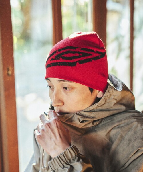 UMBRO（アンブロ）の「UMBRO/アンブロ 別注 Splash Logo Beanie/スプラッシュ ロゴ ビーニー（ニットキャップ/ビーニー・メンズ・チャコールグレー/ブルー/ブラック/ホワイト/レッド・ONE SIZE）」の8枚目の写真
