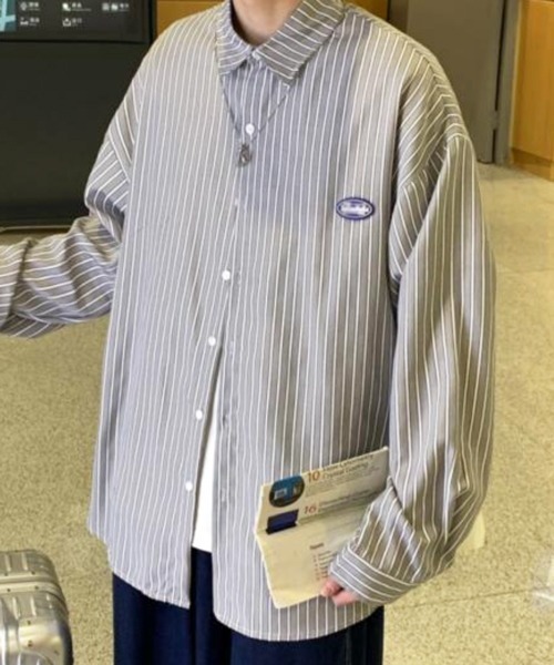 NOWLE（ノウル）の「【NOWLE】ワンポイント ロゴ ストライプシャツ（シャツ/ブラウス・メンズ・ブルー/ブラック・X-LARGE/LARGE/MEDIUM）」の4枚目の写真