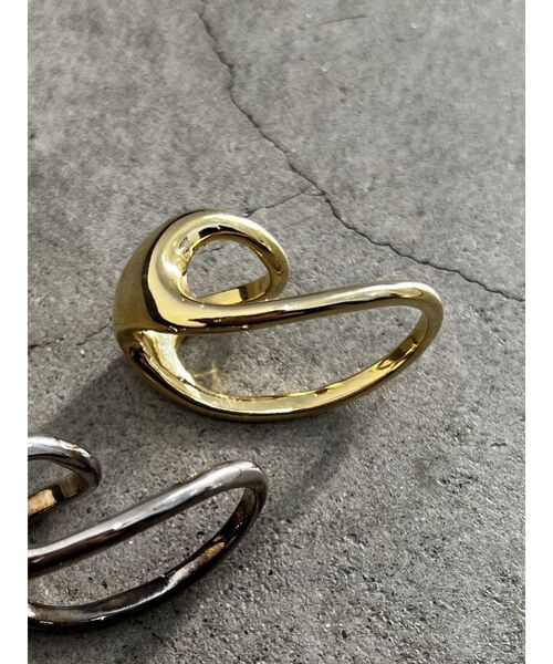 EMODA（エモダ）の「プランプエッジリング（リング・レディース・ゴールド/シルバー・FREE）」の5枚目の写真