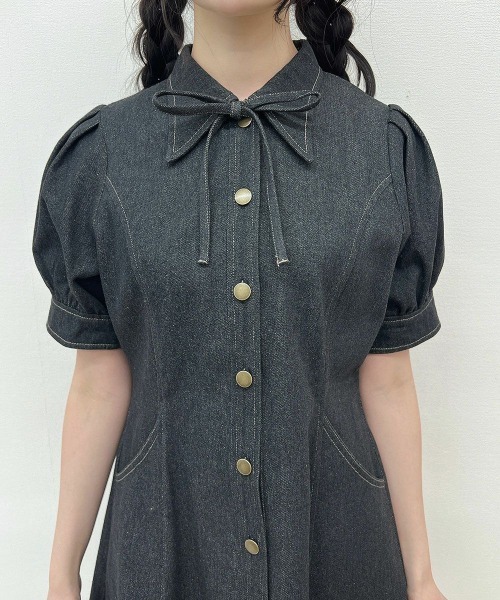 F i.n.t（フィント）の「【2サイズ展開】リボンタイ付きパフスリーブデニムワンピース/ fint　フィント（ワンピース・レディース・インディゴブルー/ブラック・1/2）」の3枚目の写真