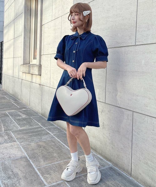 F i.n.t（フィント）の「【2サイズ展開】リボンタイ付きパフスリーブデニムワンピース/ fint　フィント（ワンピース・レディース・インディゴブルー/ブラック・1/2）」の22枚目の写真
